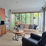 Holiday home Charmante Woning Omheinde Tuin, Dichtbij Strandje Vp023